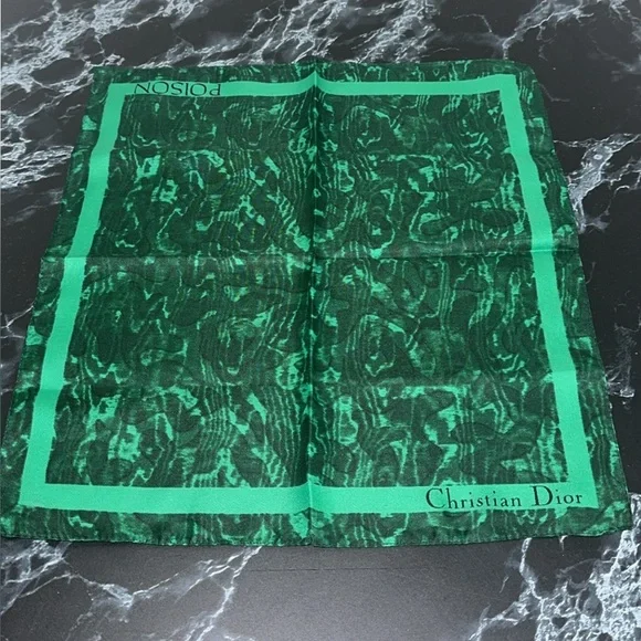 Christian Dior Poison Silk Bandana Neckerchief
Handkerchief Green NEW -AUTHENTIC - Picture 3 of 5